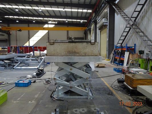 M1-010125-D2 Ce Hydraulic Mini Scissor Lift with Handrail Running Mode Stationary